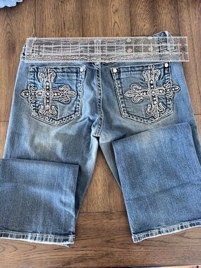 Embroidered Back-Pocket Denim Jeans  - Light Blue